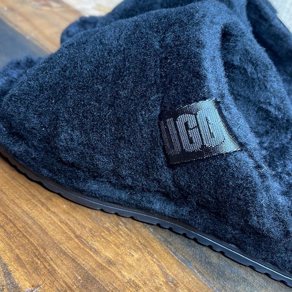 UGG Black Men's Slippers - Picture 6 of 7